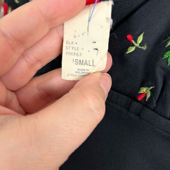 VINTAGE Embroidered Nightie Black Red Size Small EUC O476 - Picture 4 of 6